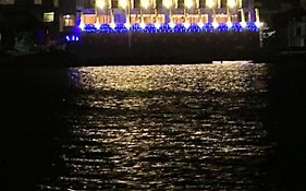 Hotel　Triton